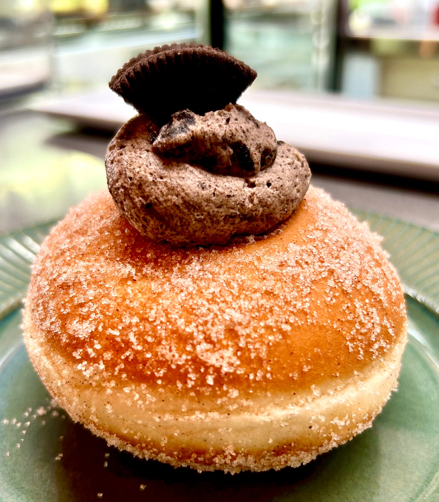 COOKIE AND CREAM DOUGHNUT