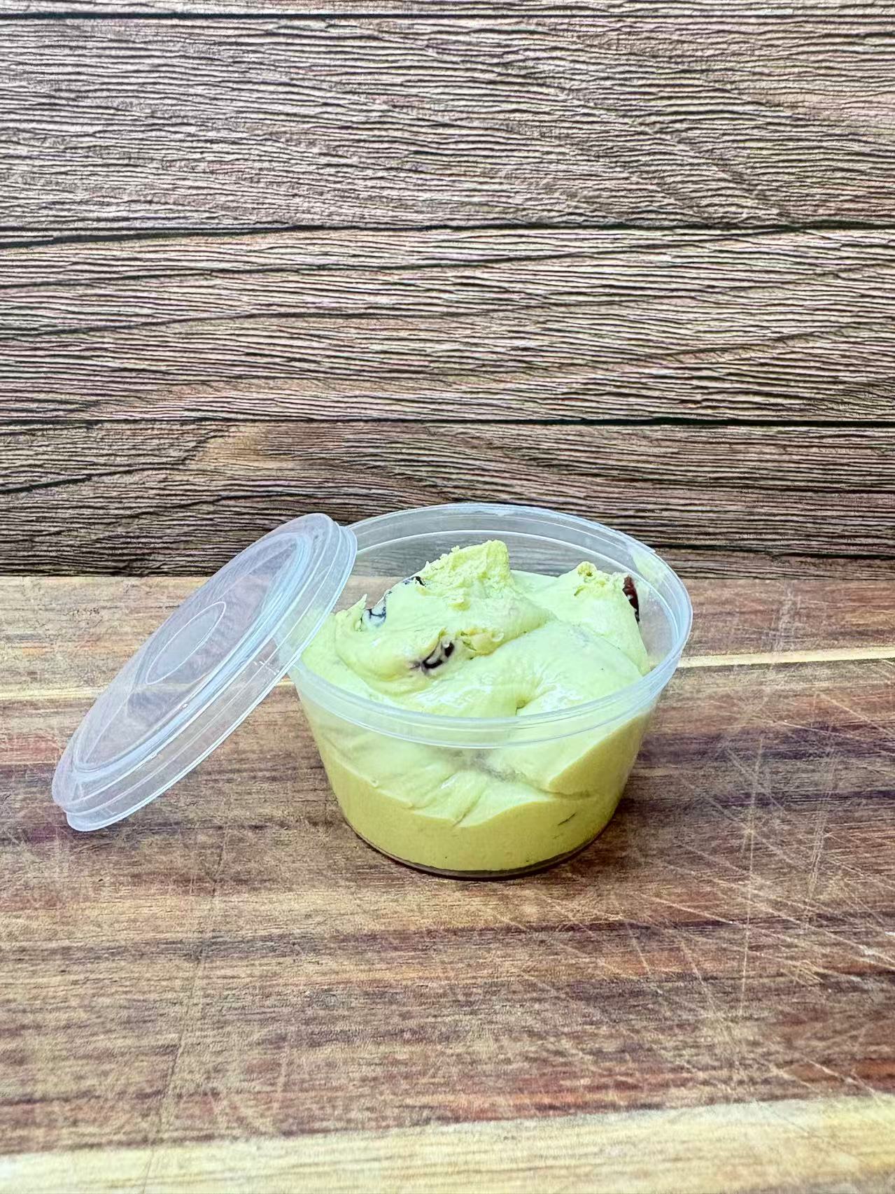 MATCHA WITH CRANBERRIES CREAM CHEESE
