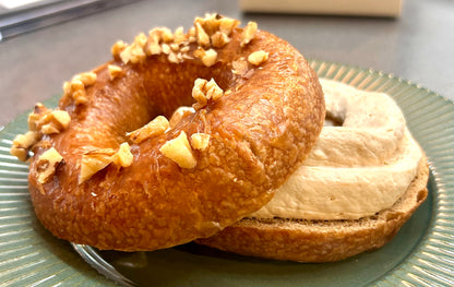 CARAMEL WALNUTS BAGEL WITH CARAMEL BANANA CREAM CHEESE