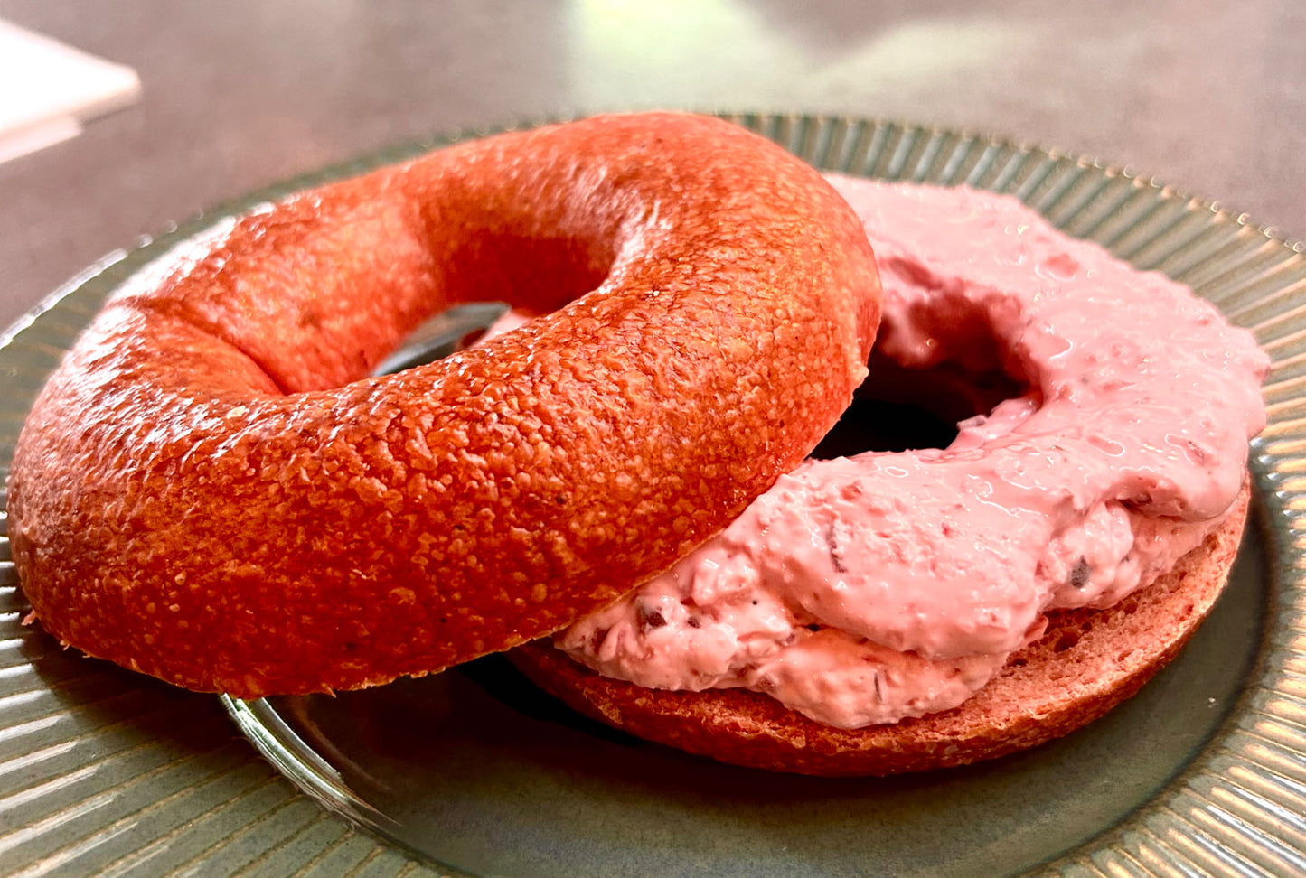 BEETROOT BAGEL WITH SPREAD