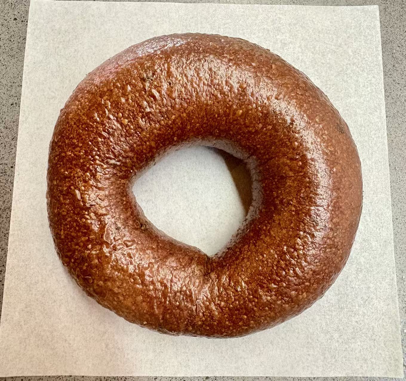 SPRING ONIONS PRETZEL BAGEL