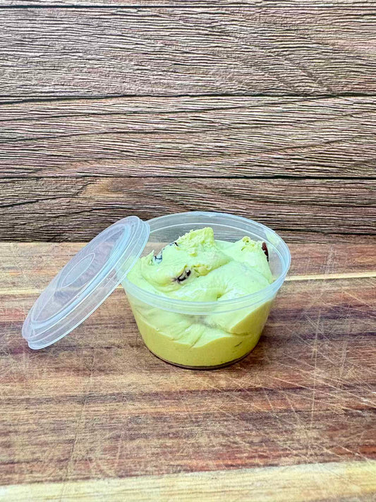 MATCHA WITH CRANBERRIES CREAM CHEESE